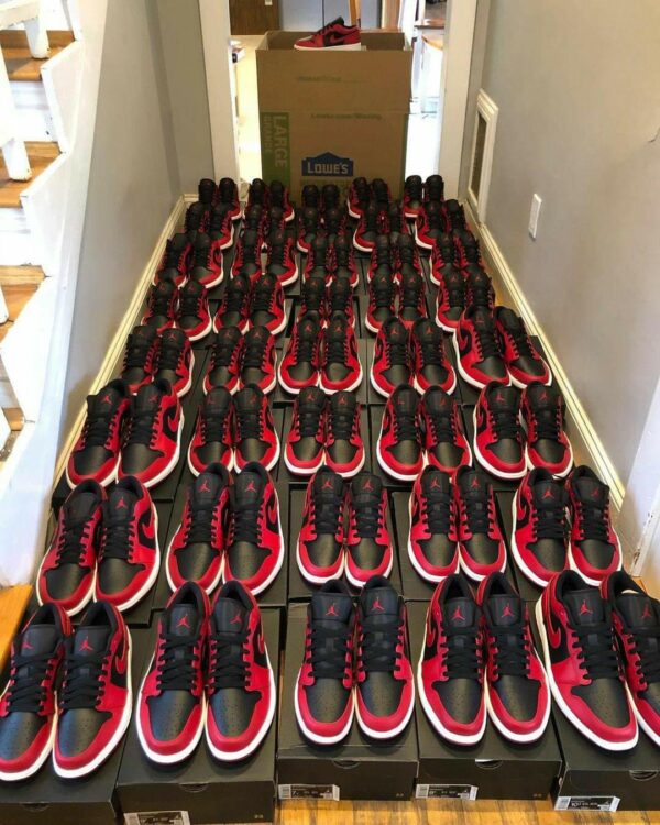 406216408_279482688406675_5024075685407192322_n-Copy-4 Authentic Nike shoe pallets