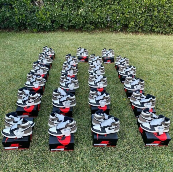 442475865_332343393210651_4460905656502117173_n-4-768x763 Authentic Nike shoe pallets